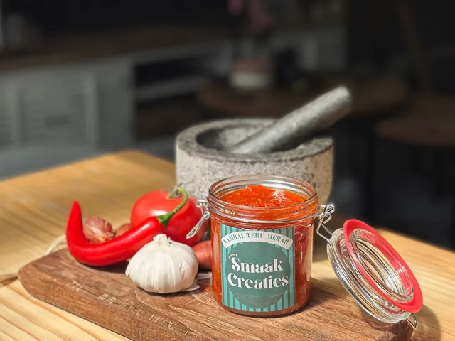 Zelfgemaakte Sambal Tebu Merah, pot met rode zelfgemaakte sambal