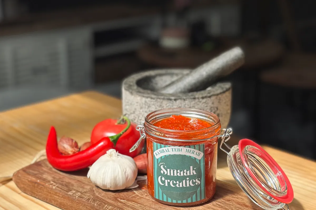 Zelfgemaakte Sambal Tebu Merah, pot met rode zelfgemaakte sambal